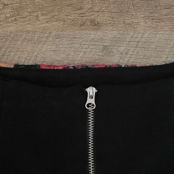 🌺 Cherry KOKO Floral Rose Fuzzy Mini Skirt NWT Size S - Picture 5 of 8